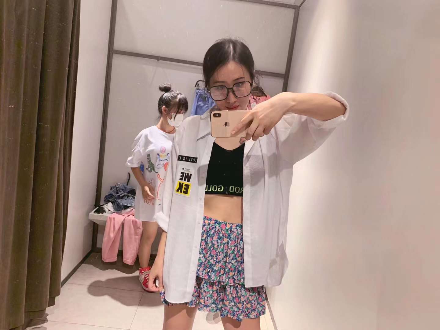 兼职清纯高挑小美女