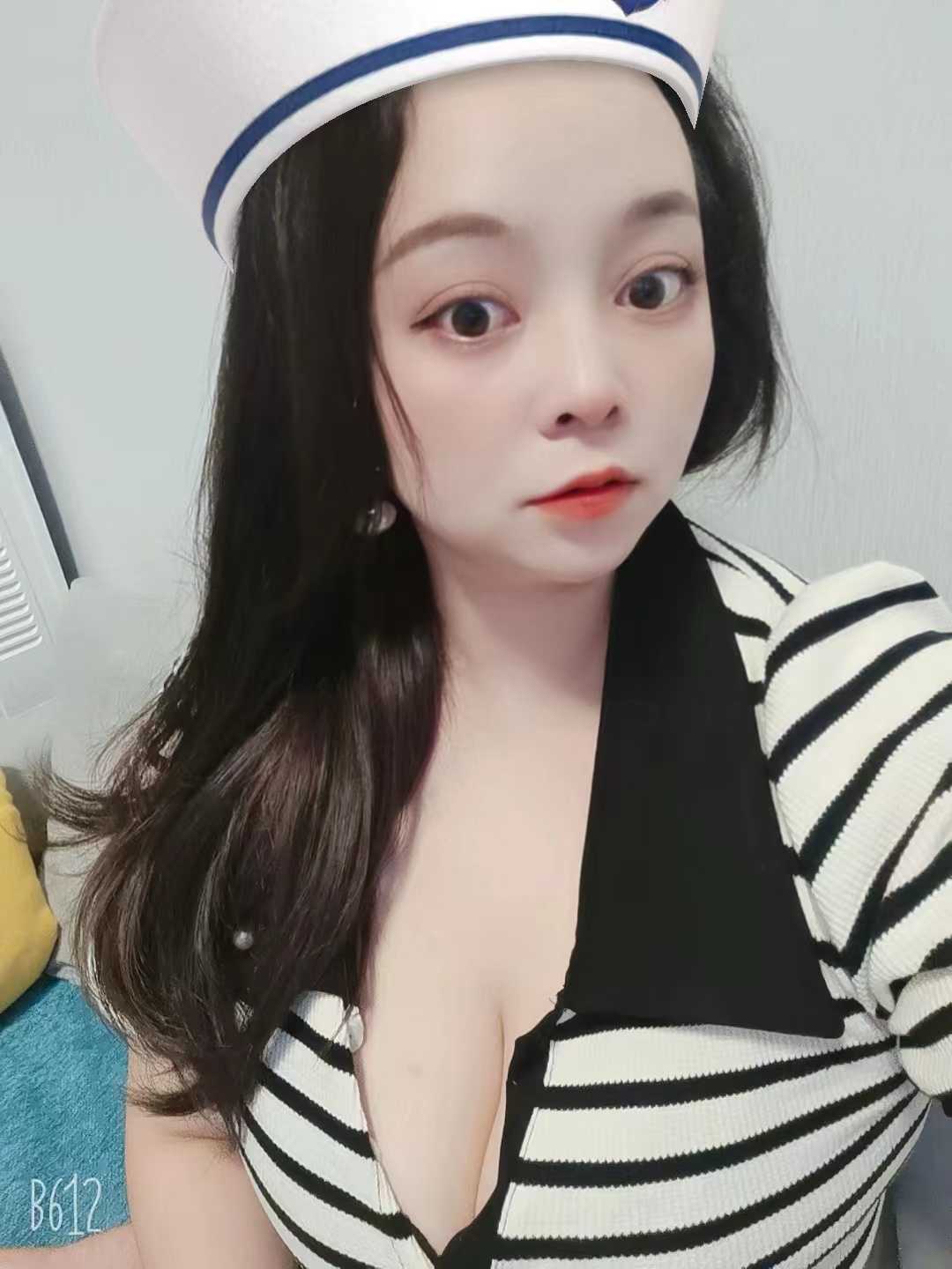 五华区大胸微胖小姐姐