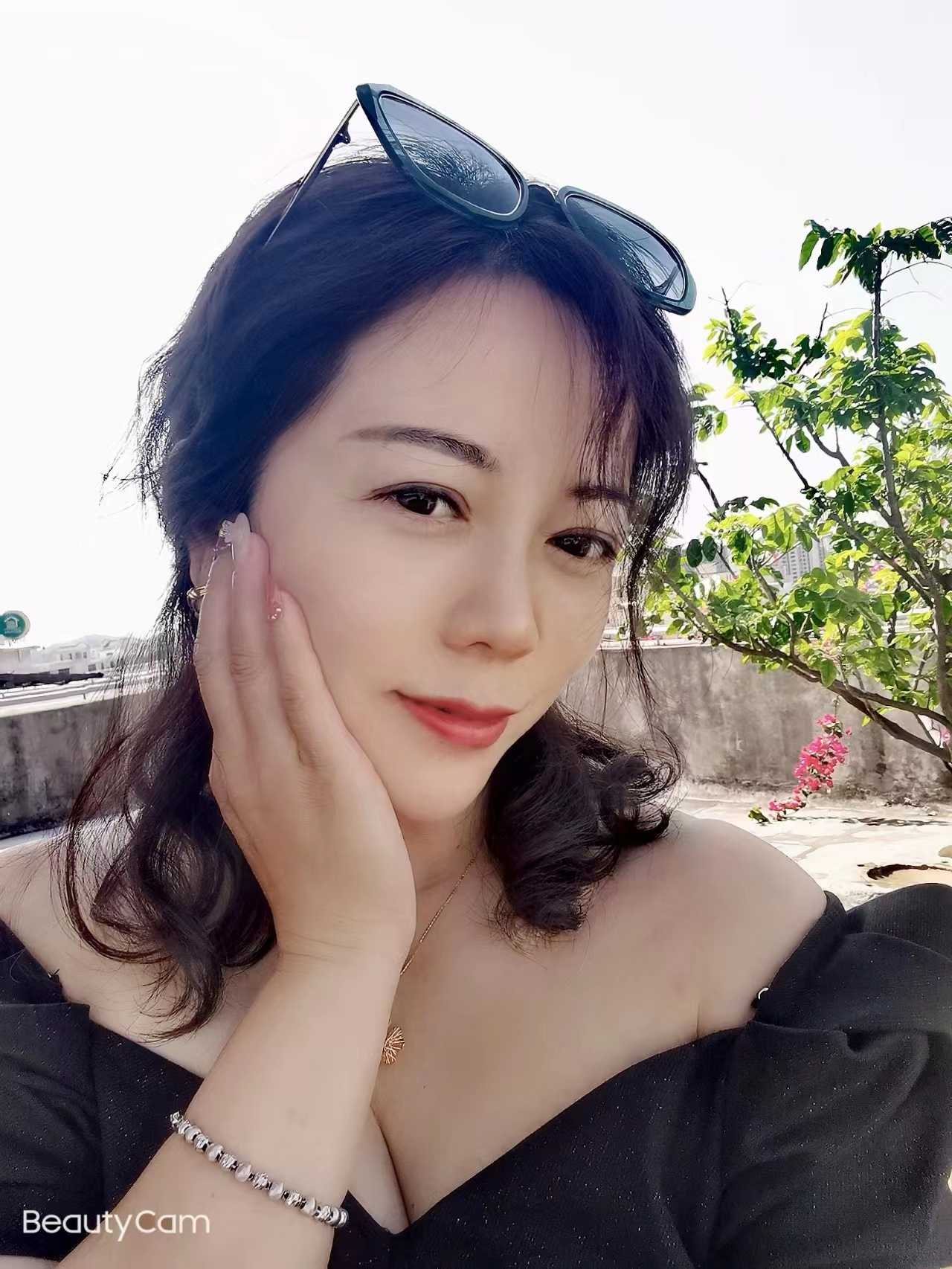 欲火焚身，姐姐有练瑜伽