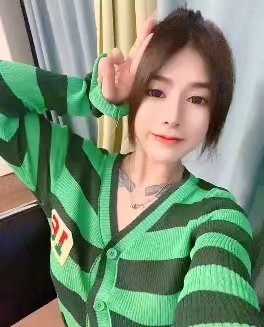 超级年轻好看的嫩妹