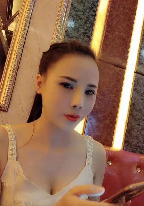 奶子超级大的