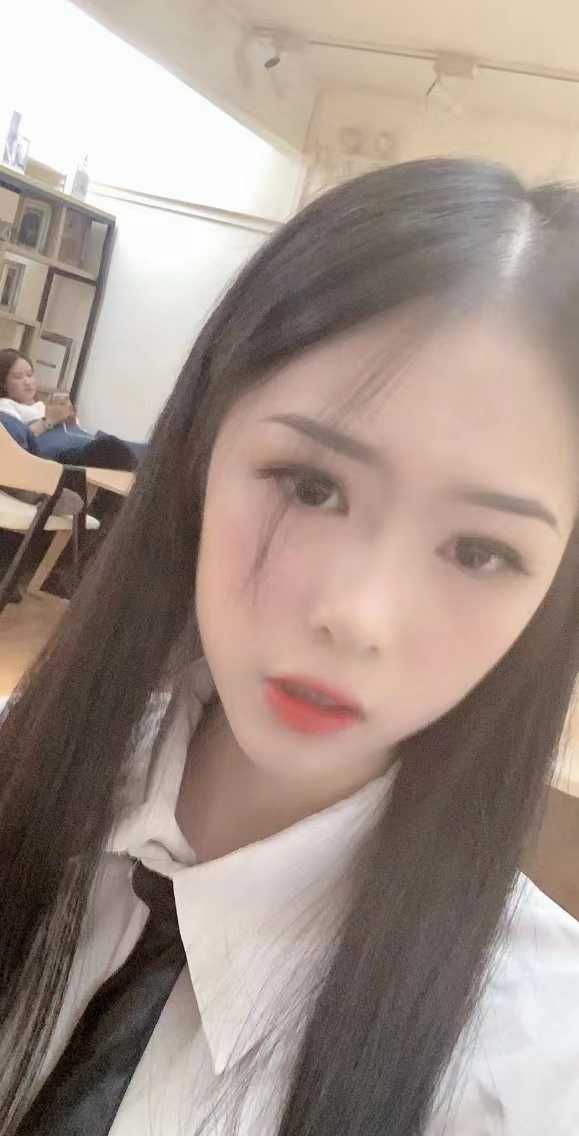 年轻制服在线等待