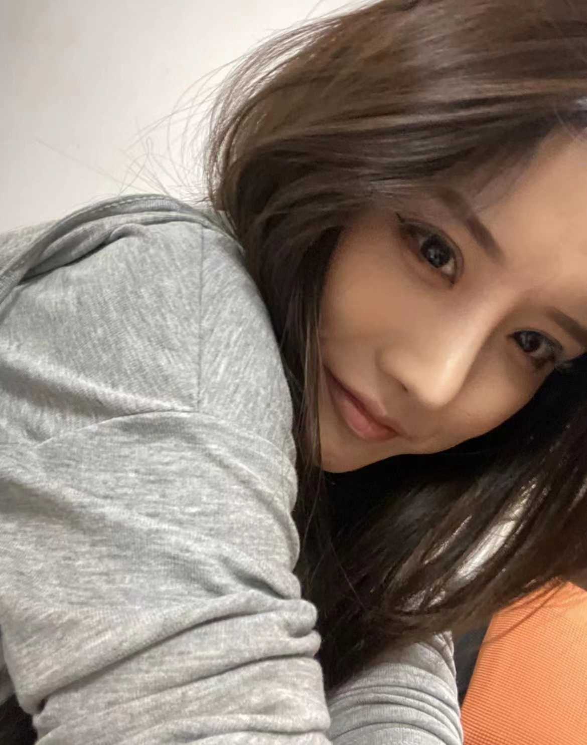 自己兼职，胸特别大