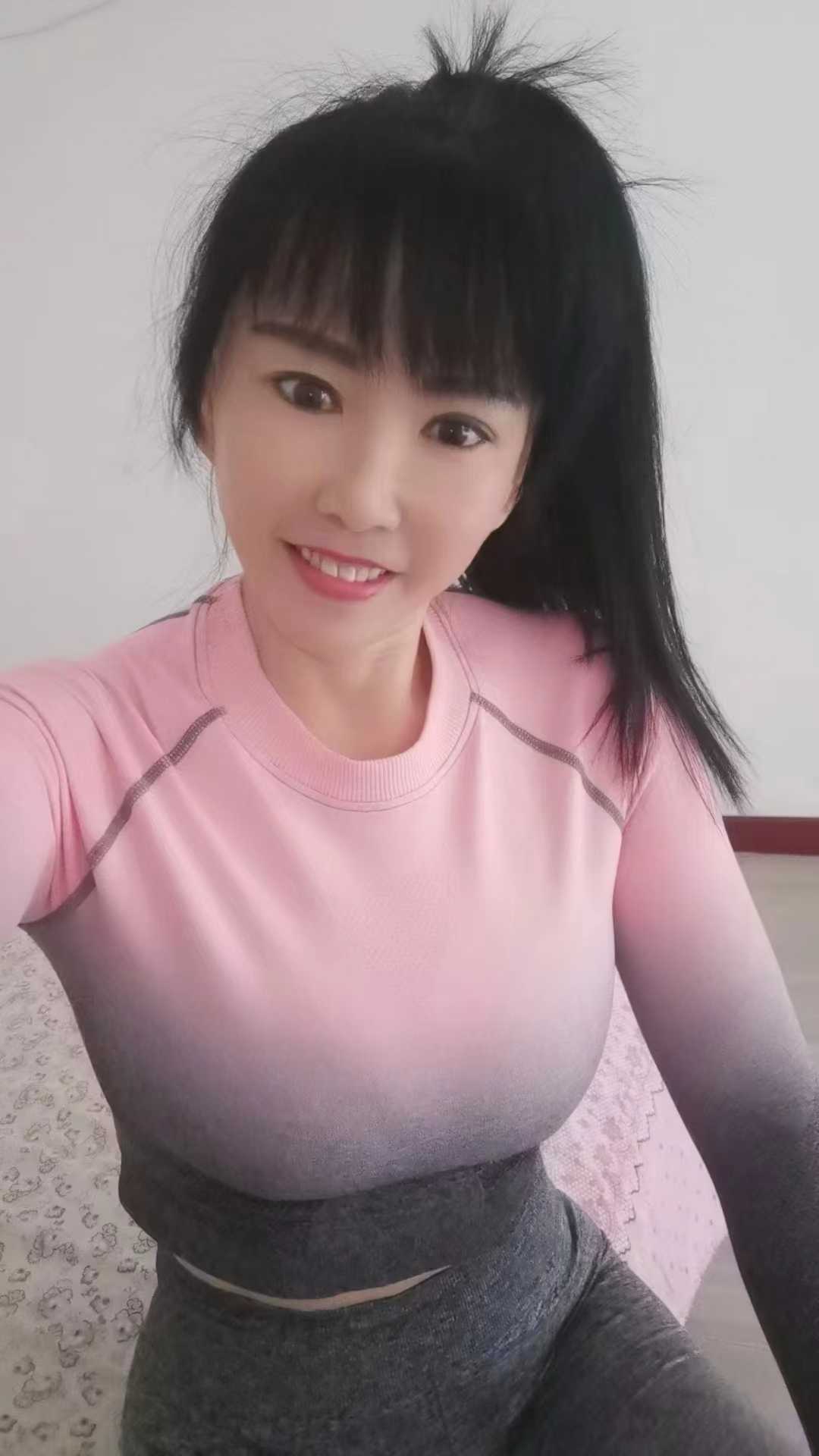 平时有健身的少妇