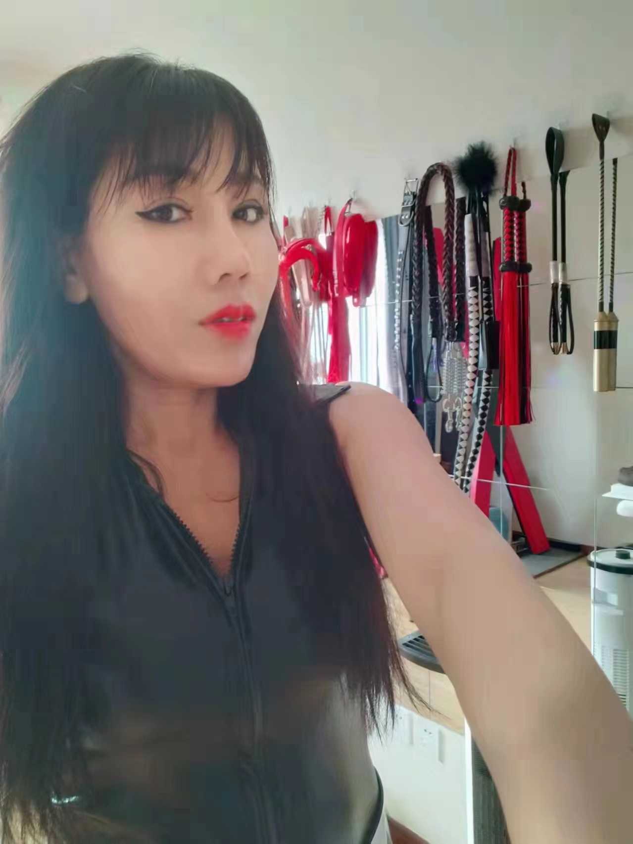 服务型的风韵少妇