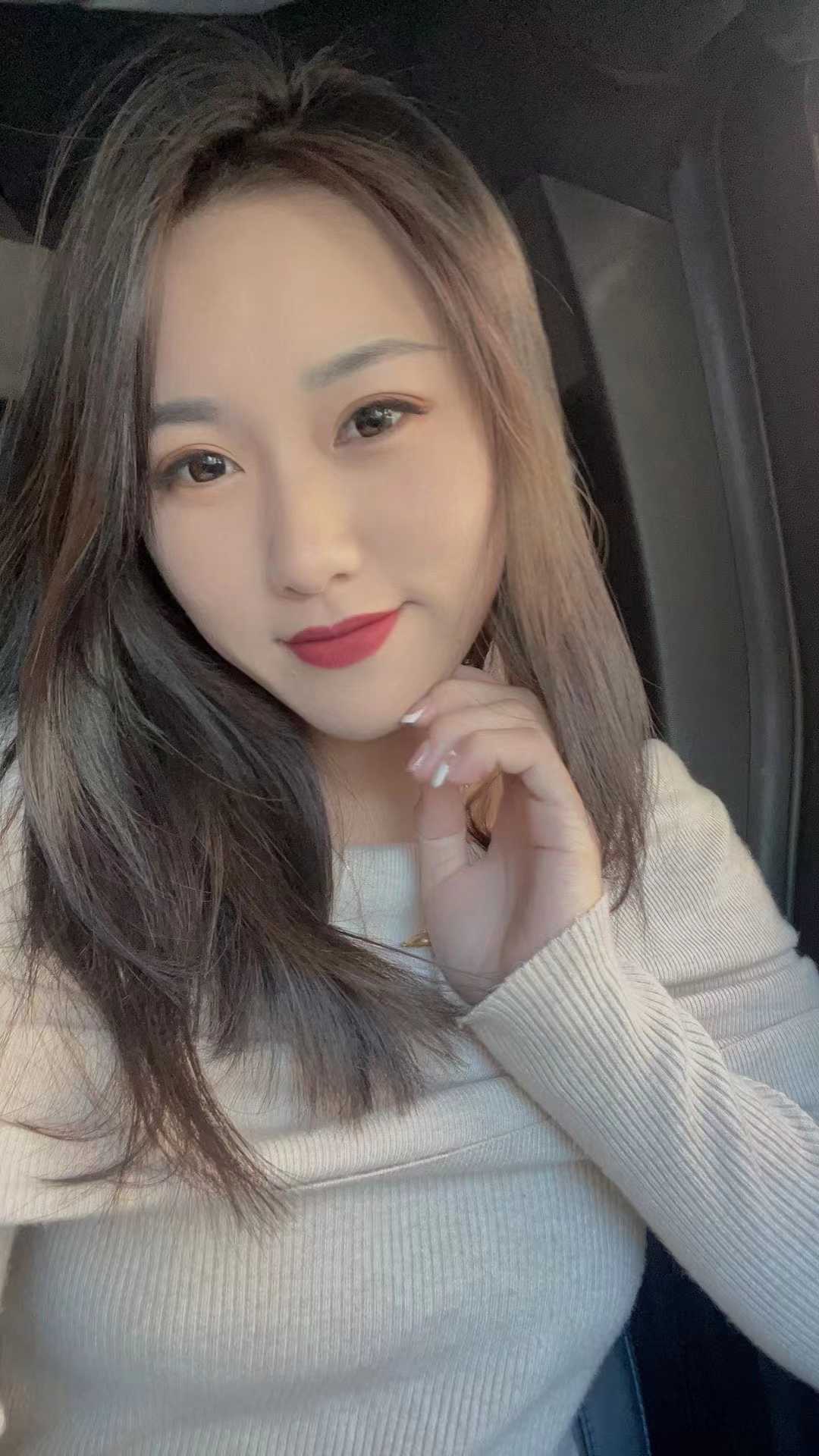 年纪轻轻，玩的很开，后入很爽