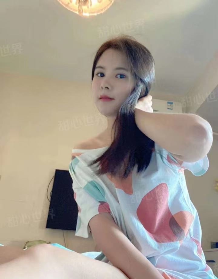 皮肤很白，真人比照片好看