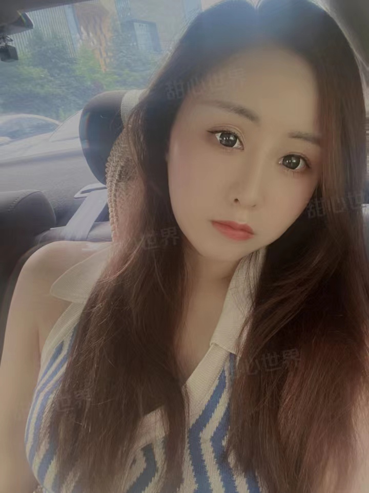 值得一试的大胸妹