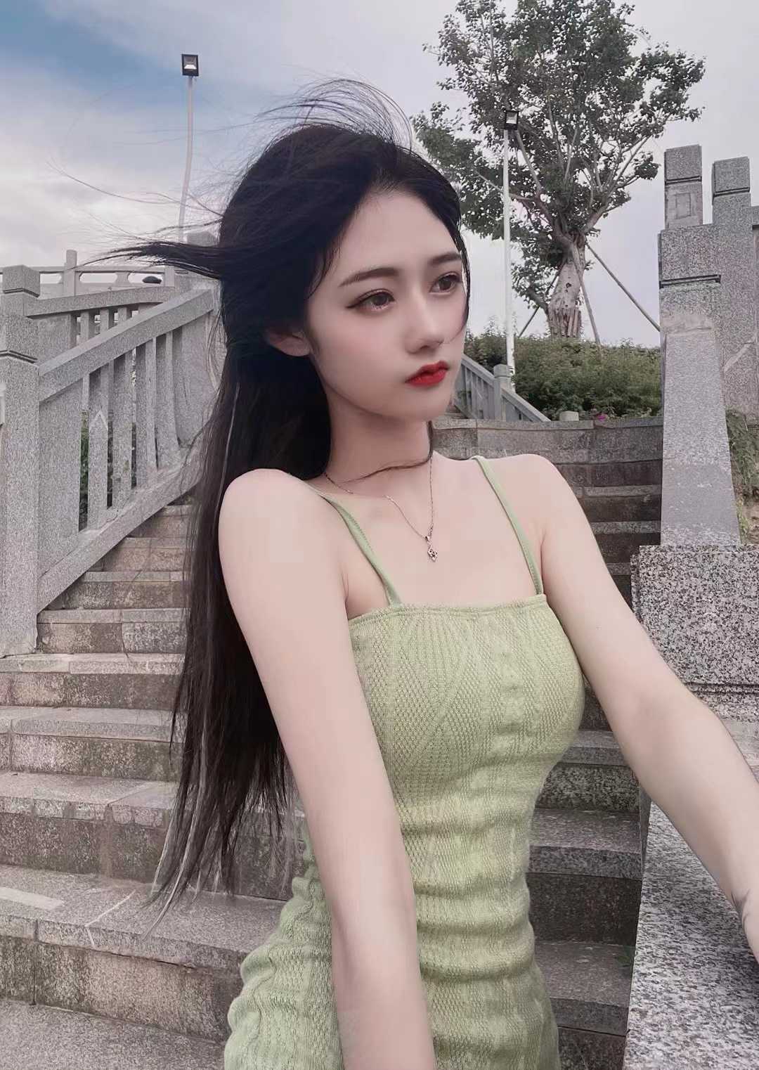 年轻貌美极品小姐姐