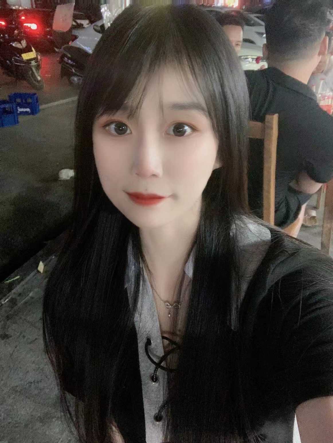 清纯甜美的小姐姐颜控的看过来